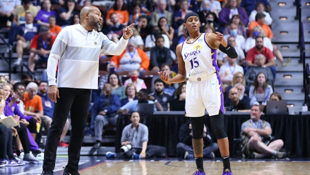 Derek Fisher of the Sparks coaches Brittney Sykes